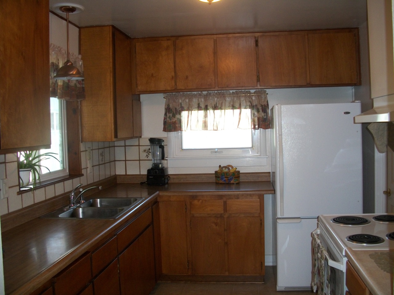 21932 Lone Tree Road Anderson, CA 96007 - Photo 5 of 26 a kitchen with a sink and cabinets