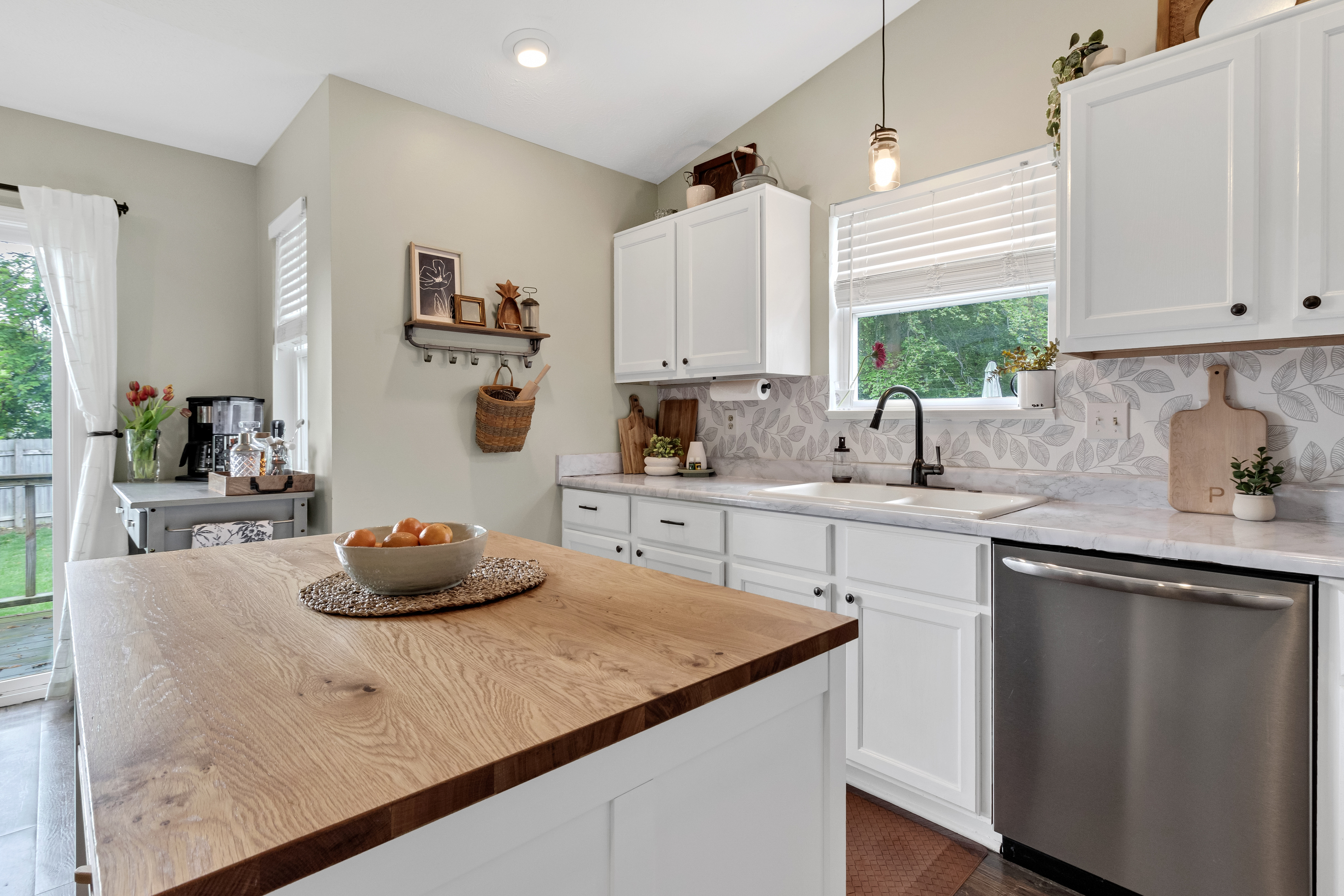 5625 Fair Ridge Place Indianapolis, IN 46221 - Photo 12 of 34 Gallery Image 12