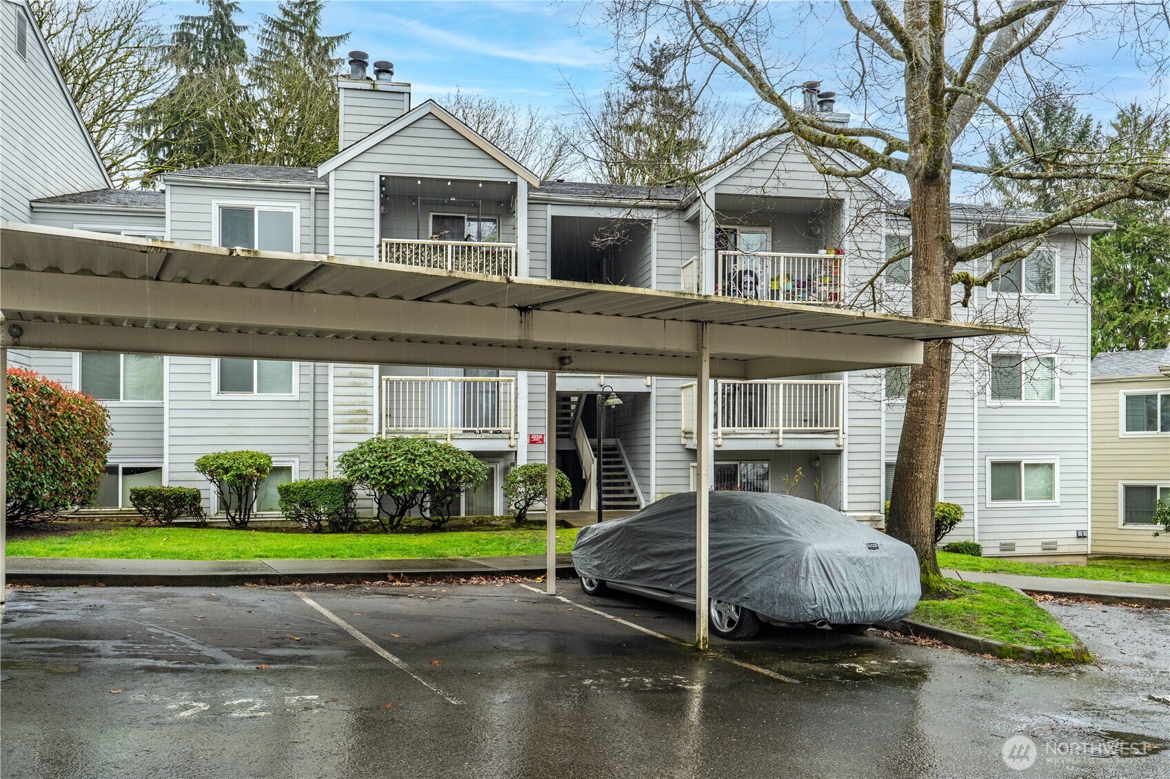 975 Aberdeen Avenue Northeast, Unit F207 Renton, WA 98056 - Photo 19 of 24 a view of a house with a yard