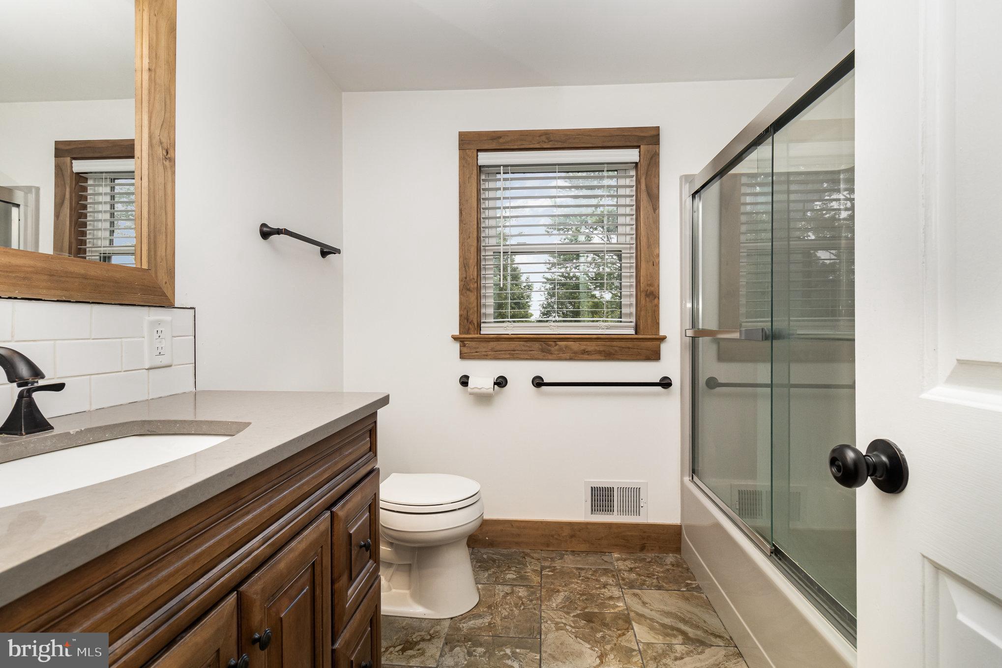 892 Hossler Road Manheim, PA 17545 - Photo 23 of 39 Full Bath