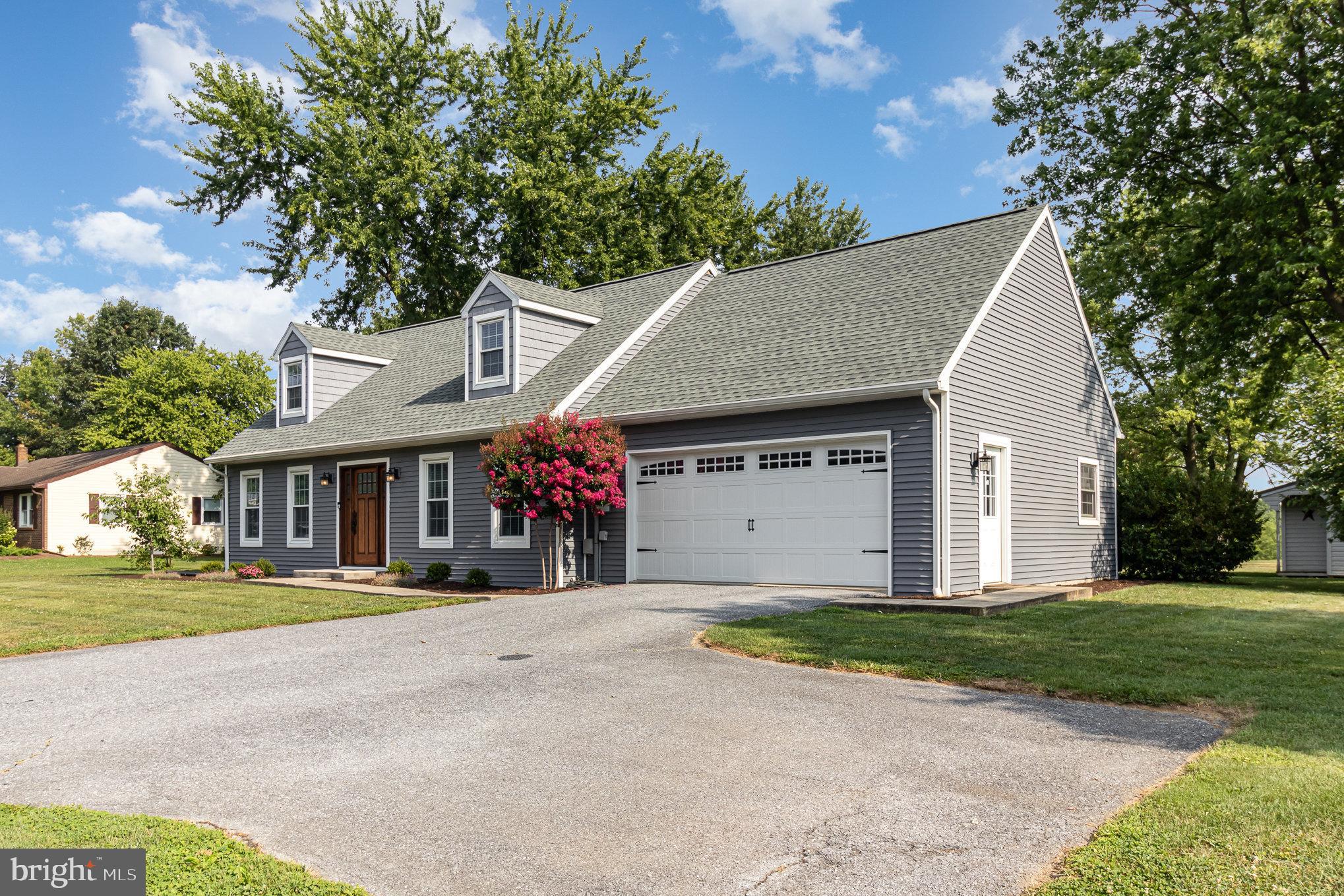 892 Hossler Road Manheim, PA 17545 - Photo 7 of 39 Driveway