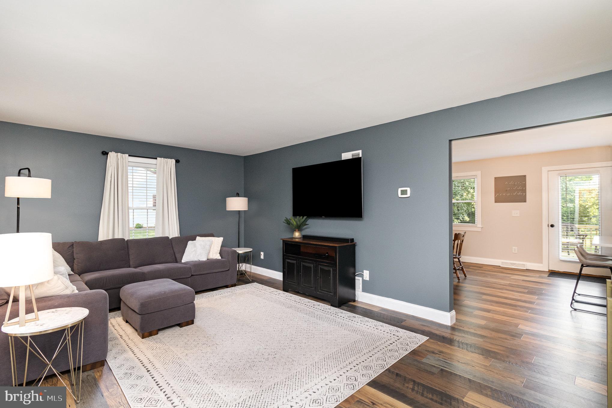 892 Hossler Road Manheim, PA 17545 - Photo 8 of 39 Living Room