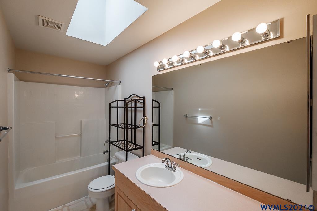 1612 Southwest Elk Circle, Unit CL Albany, OR 97321 - Photo 32 of 39 Gallery Image 32