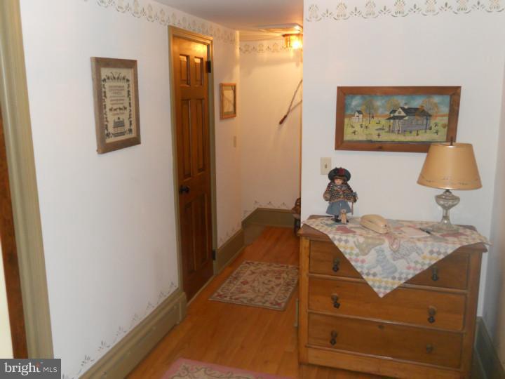 962 Weikel Road Lansdale, PA 19446 - Photo 16 of 25 Hallway