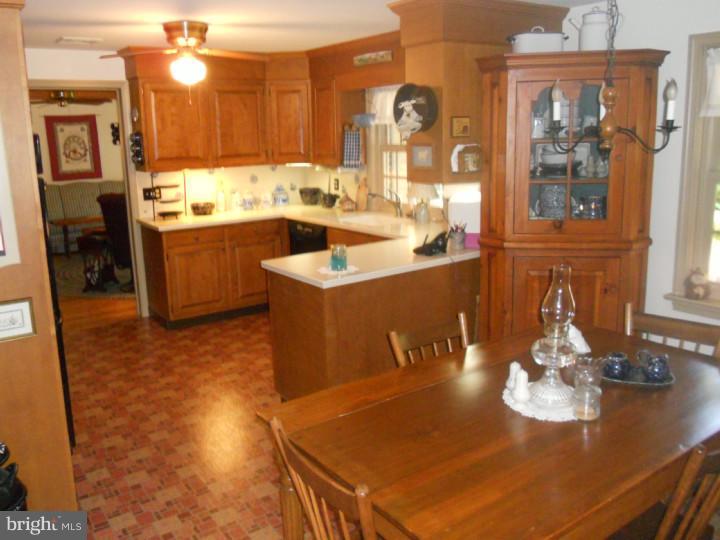 962 Weikel Road Lansdale, PA 19446 - Photo 9 of 25 Kitchen