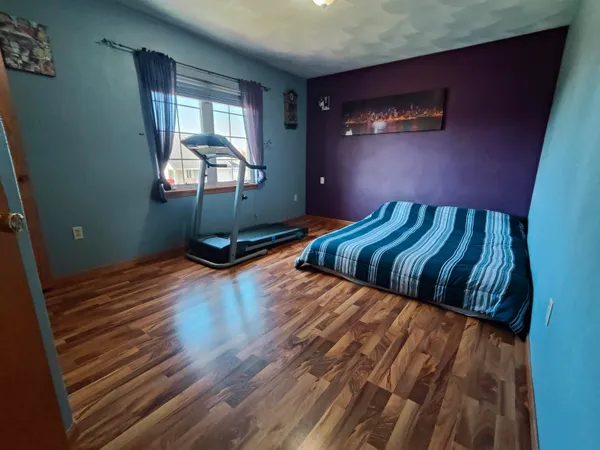 a view of a livingroom with furniture