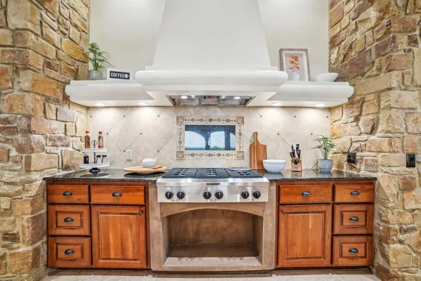 $10,000 | 12529 Verandah Court, Austin, TX 78726