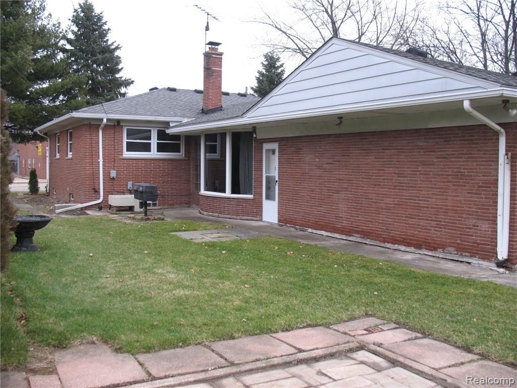 9830 Reeck Road Allen Park, MI 48101 - Photo 5 of 25 IMG_4998.JPG