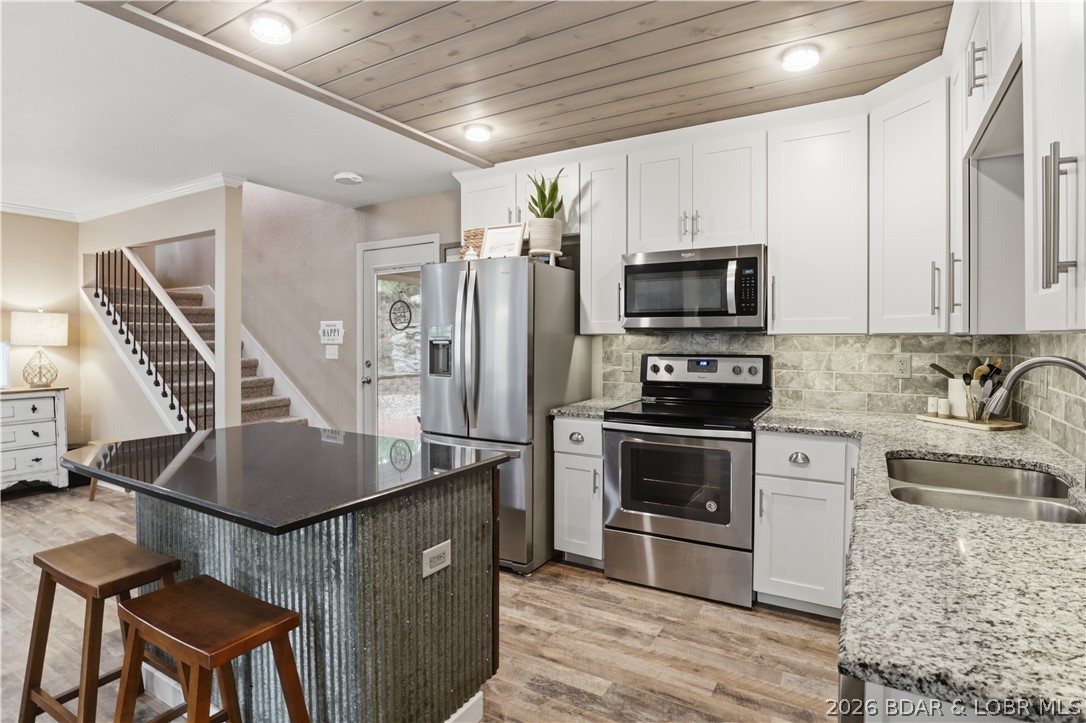 718 West Kays Point Road Lake Ozark, MO 65049 - Photo 11 of 44 Beautiful remodeled kitchen