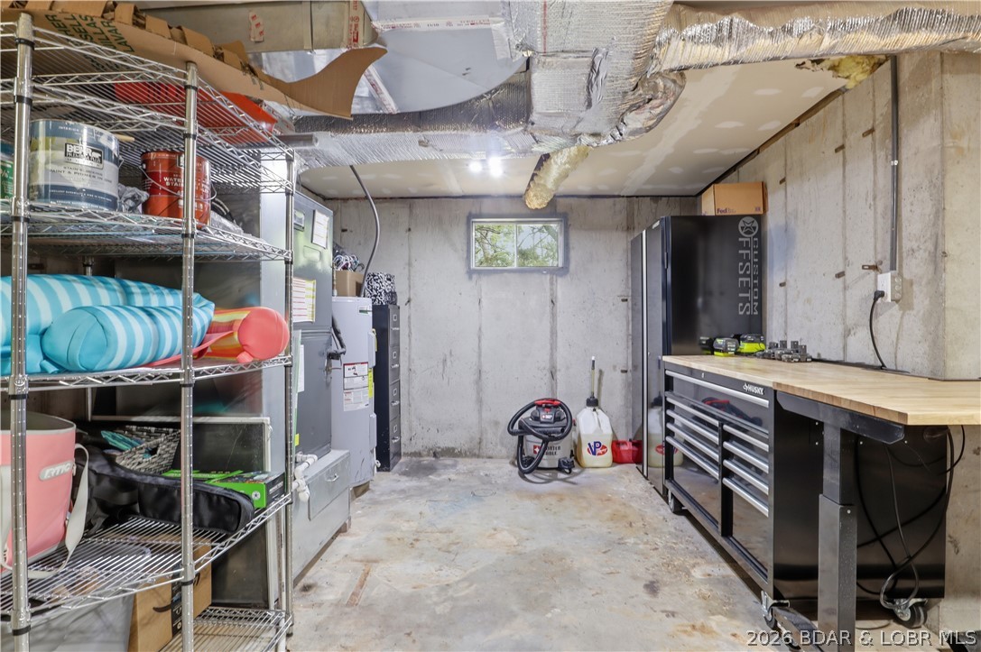 718 West Kays Point Road Lake Ozark, MO 65049 - Photo 37 of 44 Work space in garage