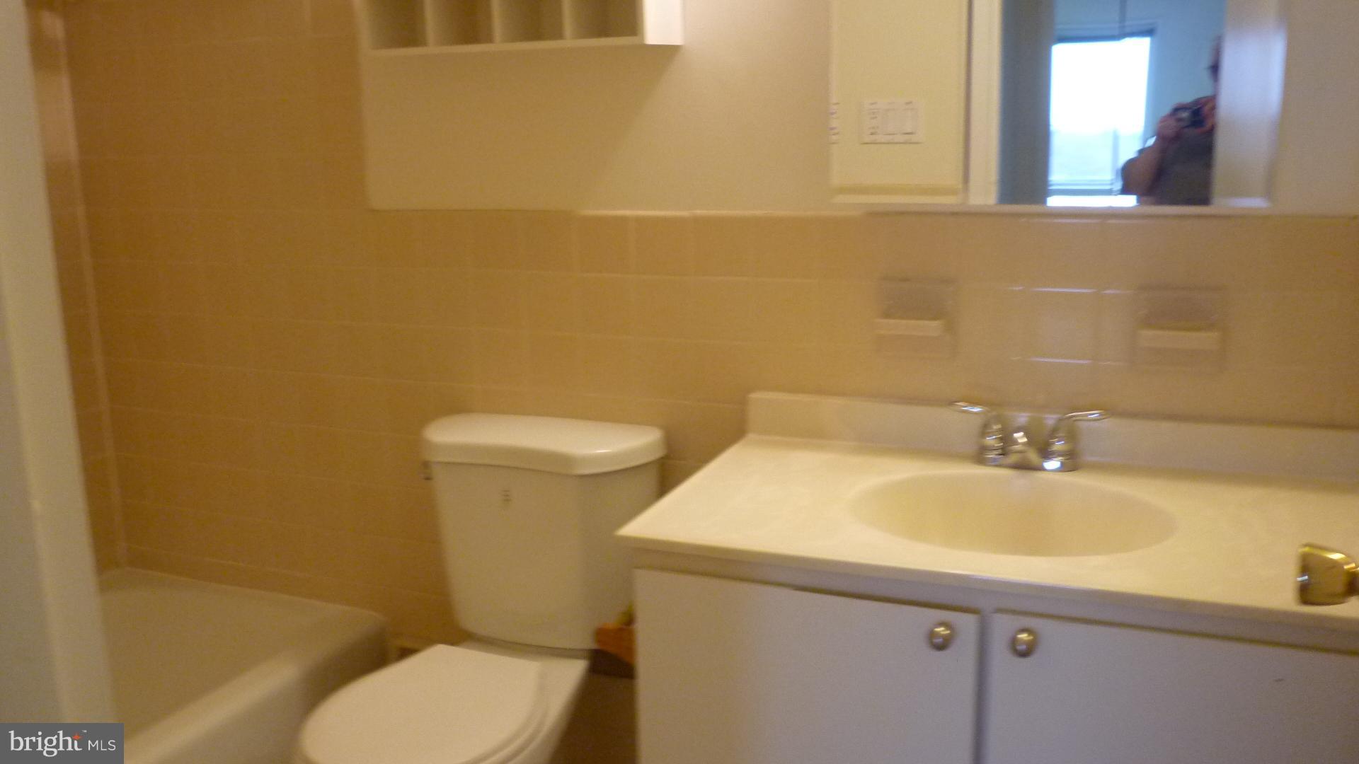 1111 University Boulevard West, Unit 1406A Silver Spring, MD 20902 - Photo 25 of 41 Full Bath in H