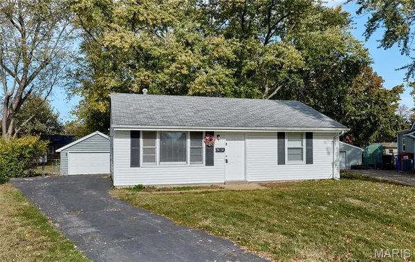 $1,400 | 29 Mary Ann Court, Florissant, MO 63031