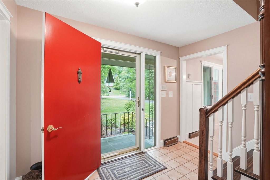 27 Bennett Road Rochester, MA 02770 - Photo 4 of 41