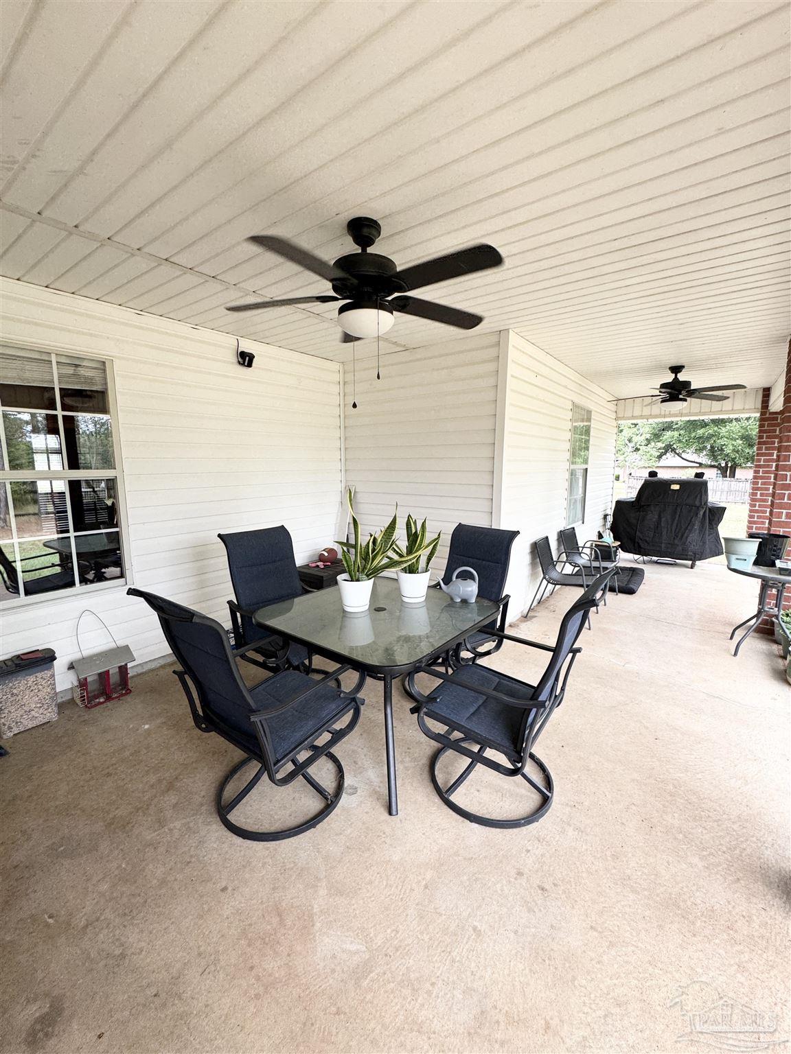 9909 South Trace Road Milton, FL 32583 - Photo 33 of 41 a workspace with furniture and a potted plant