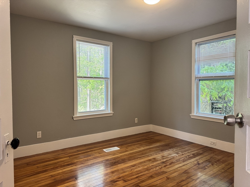 15 Breck Street Worcester, MA 01605 - Photo 12 of 34