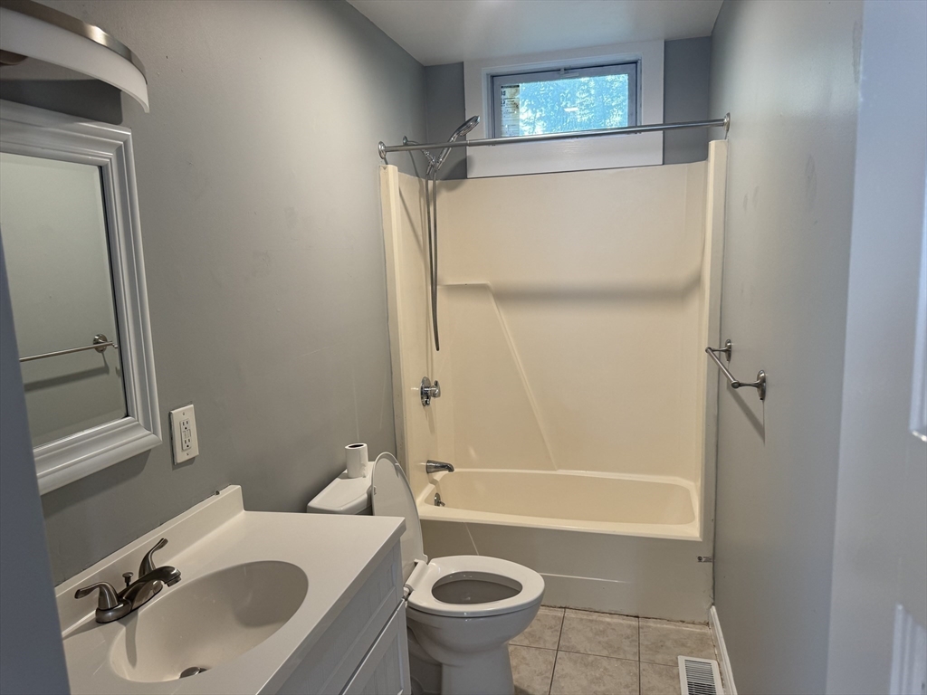 15 Breck Street Worcester, MA 01605 - Photo 19 of 34