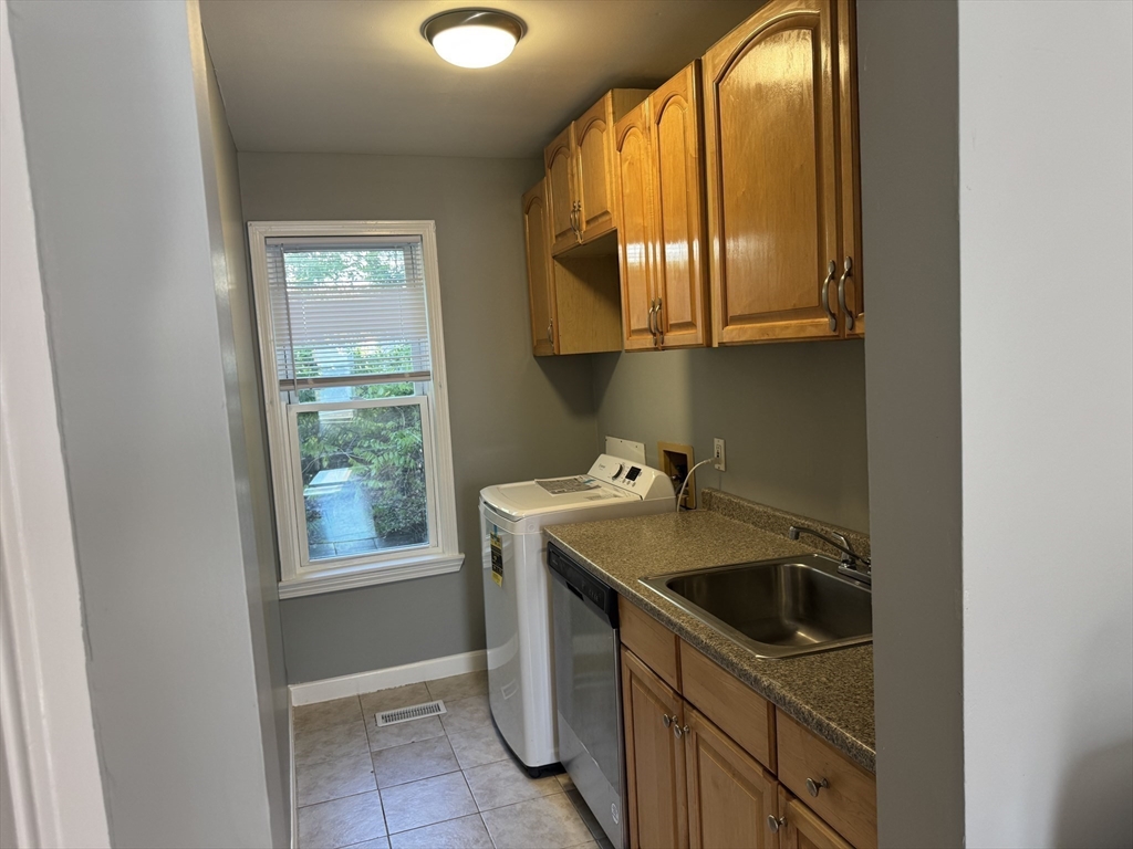 15 Breck Street Worcester, MA 01605 - Photo 4 of 34