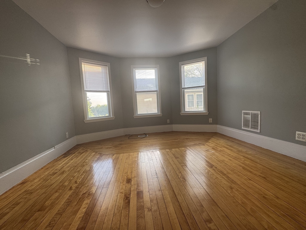 15 Breck Street Worcester, MA 01605 - Photo 6 of 34