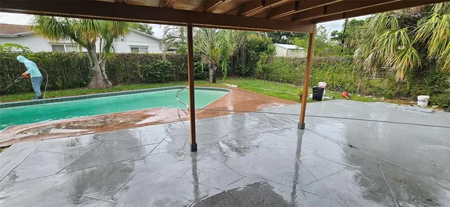 a view of a yard with palm tree