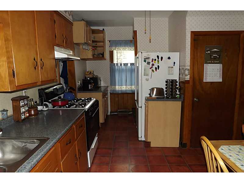 163 Old County Road Smithfield, RI 02917 - Photo 4 of 20 Kitchen.