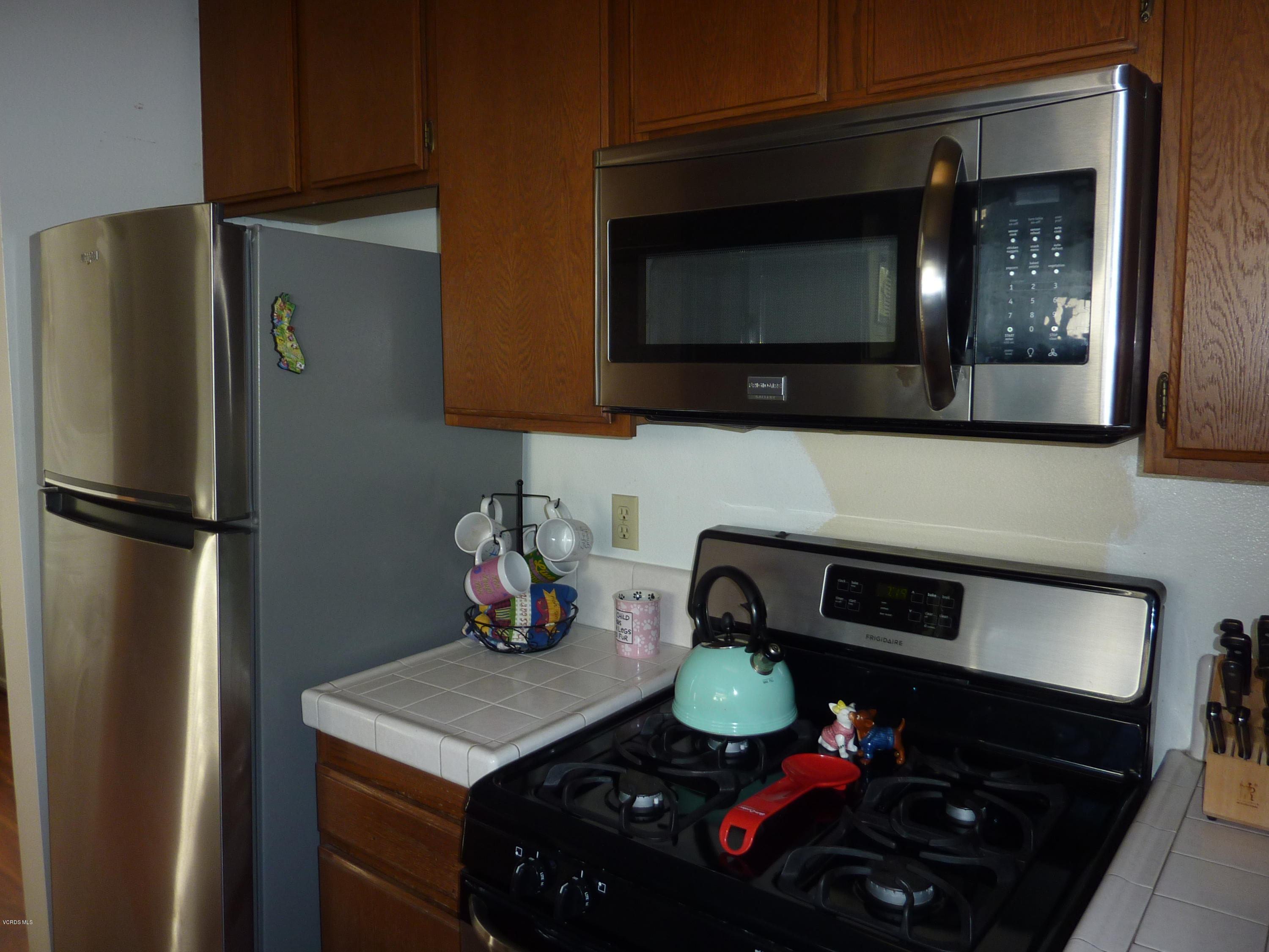 677 Arneill Road Camarillo, CA 93010 - Photo 19 of 40 a kitchen with a refrigerator stove and microwave
