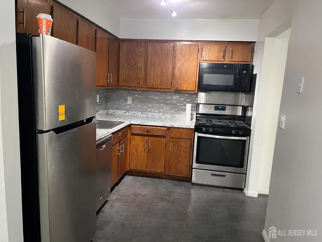 $1,800 | 419 Cricket Lane, Woodbridge, NJ 07095