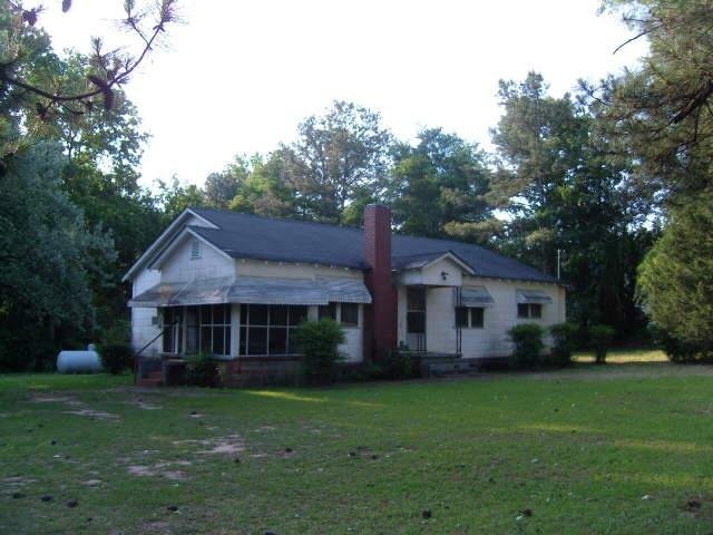 2020 Ben Brown Road, Unit 279 Valley, AL 36854 - Photo 1 of 1 a front view of a house with a garden