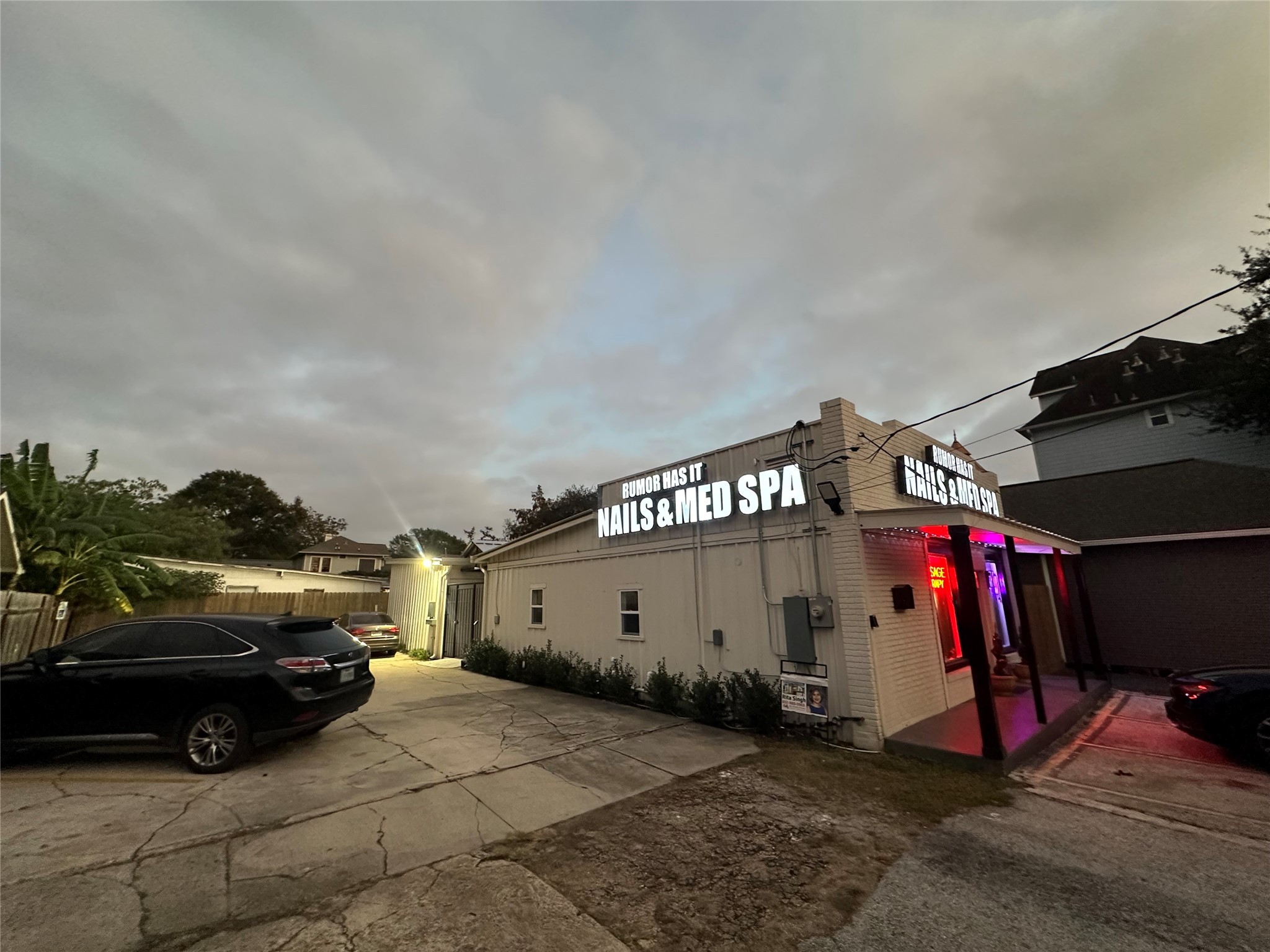 3020 Houston Avenue Houston, TX 77009 - Photo 18 of 20 a view of a car park in front of house