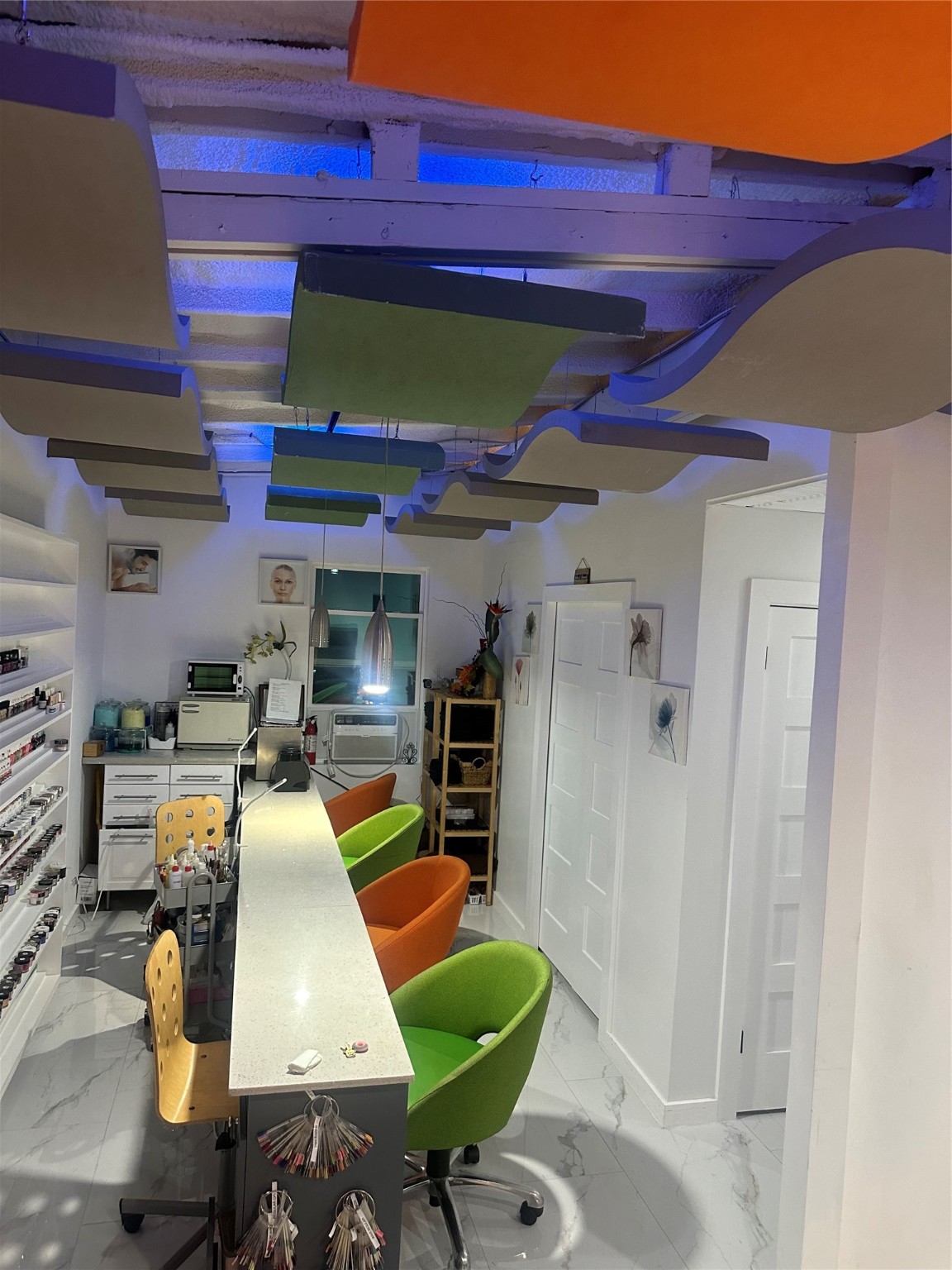 3020 Houston Avenue Houston, TX 77009 - Photo 2 of 20 a room with furniture and a fireplace