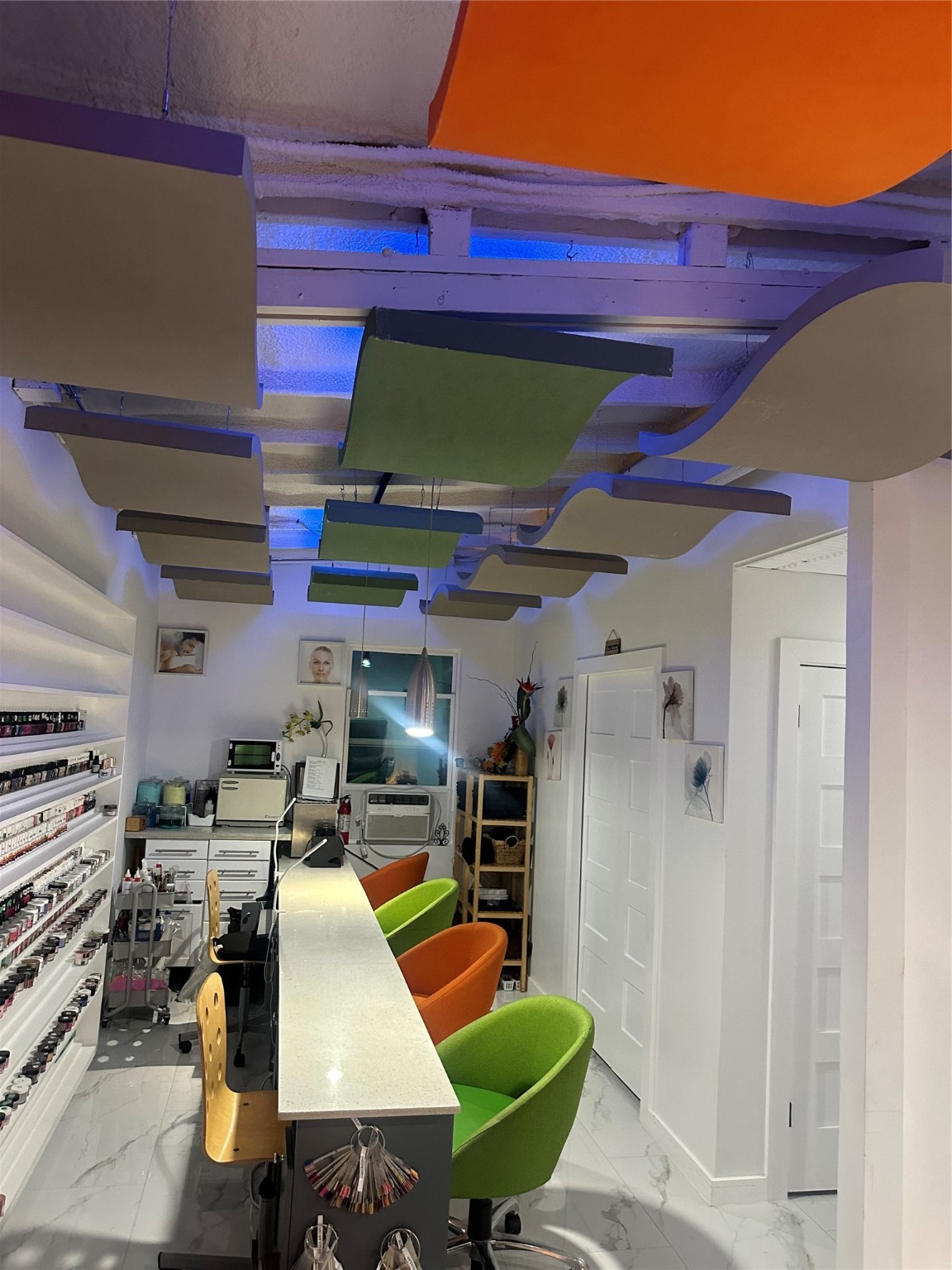 3020 Houston Avenue Houston, TX 77009 - Photo 9 of 20 a room with furniture and a flat screen tv