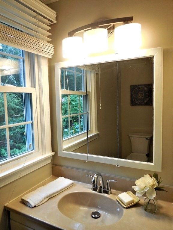 28 Longfellow Road Holyoke, MA 01040 - Photo 13 of 18