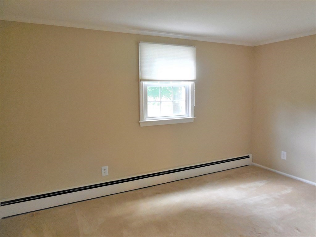 28 Longfellow Road Holyoke, MA 01040 - Photo 14 of 18