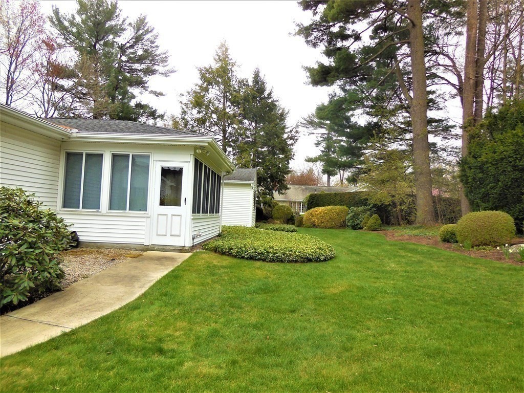 28 Longfellow Road Holyoke, MA 01040 - Photo 16 of 18