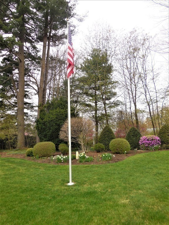 28 Longfellow Road Holyoke, MA 01040 - Photo 17 of 18