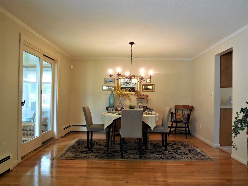 28 Longfellow Road Holyoke, MA 01040 - Photo 4 of 18