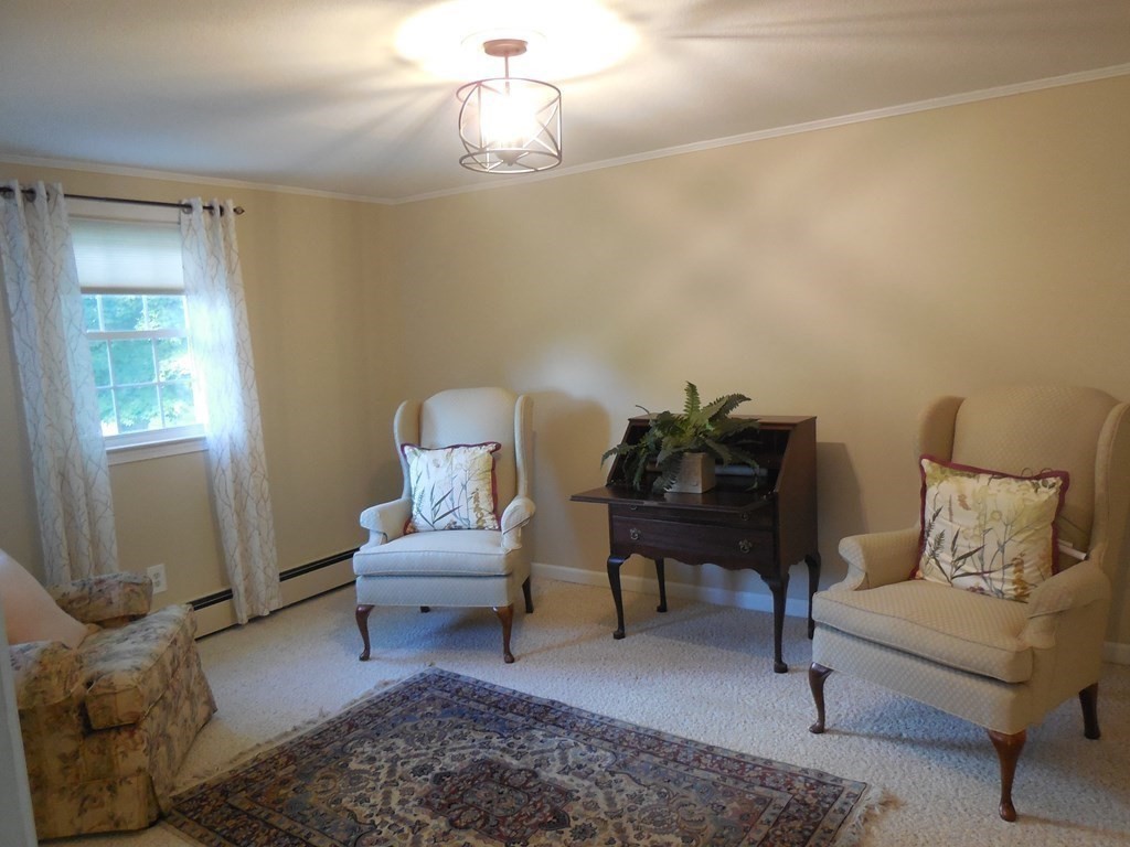 28 Longfellow Road Holyoke, MA 01040 - Photo 9 of 18