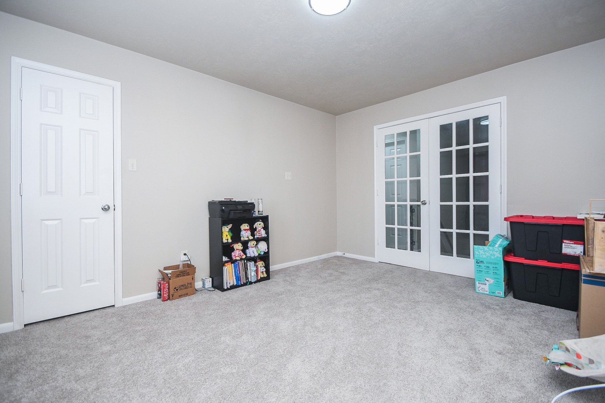 14407 Andrea Way Lane Houston, TX 77083 - Photo 20 of 29 an empty room with furniture and windows