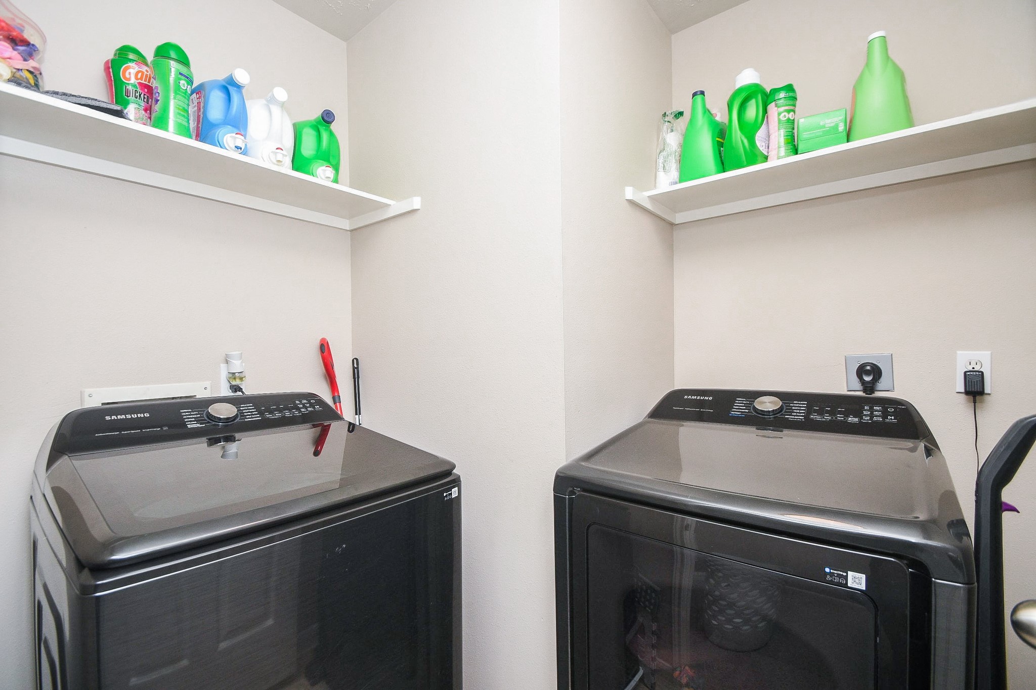14407 Andrea Way Lane Houston, TX 77083 - Photo 25 of 29 a utility room with dryer and washer