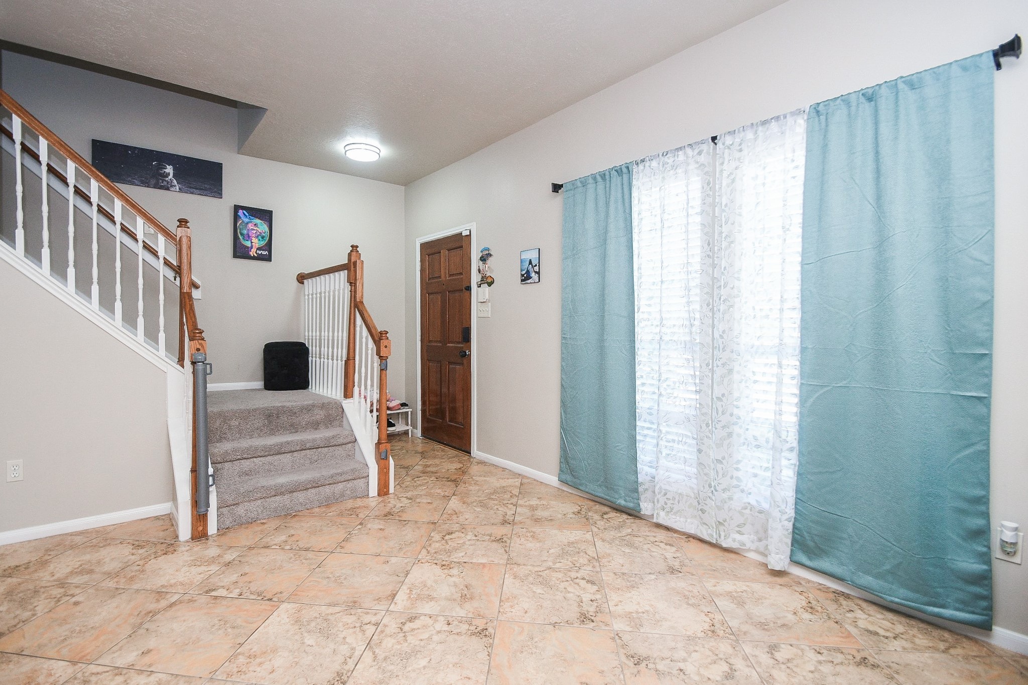 14407 Andrea Way Lane Houston, TX 77083 - Photo 6 of 29 a view of entryway with livingroom