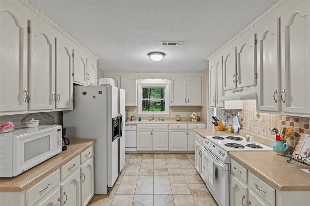 317 Ridgeway Drive Enterprise, AL 36330 - Photo 8 of 25