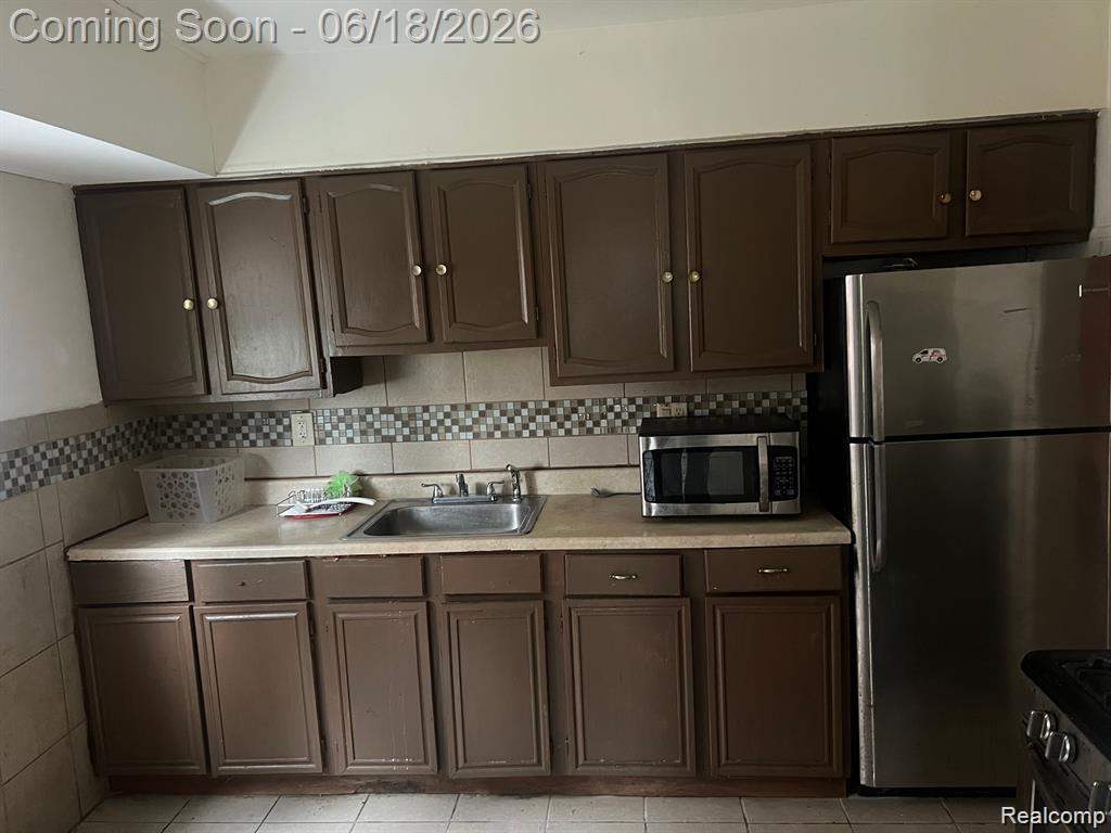 18693 Whitcomb Detroit, MI 48235 - Photo 7 of 21