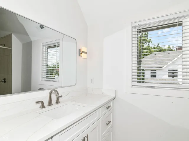 $2,600 | 717 East 27th Street, Indianapolis, IN 46205