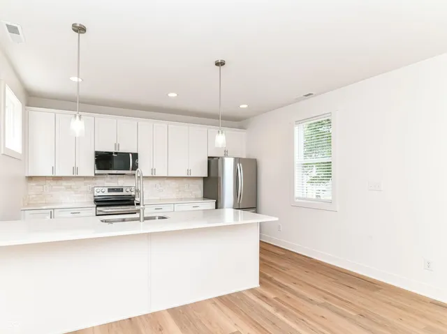 $2,600 | 717 East 27th Street, Indianapolis, IN 46205