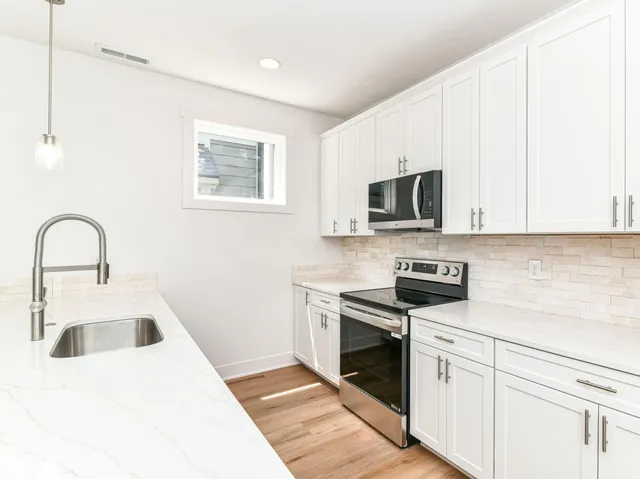 $2,600 | 717 East 27th Street, Indianapolis, IN 46205