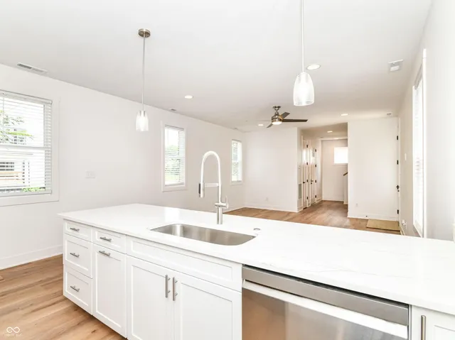 $2,600 | 717 East 27th Street, Indianapolis, IN 46205