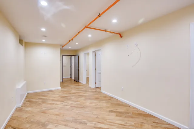 $1,300 | 247 Willow Street, Waterbury, CT 06710