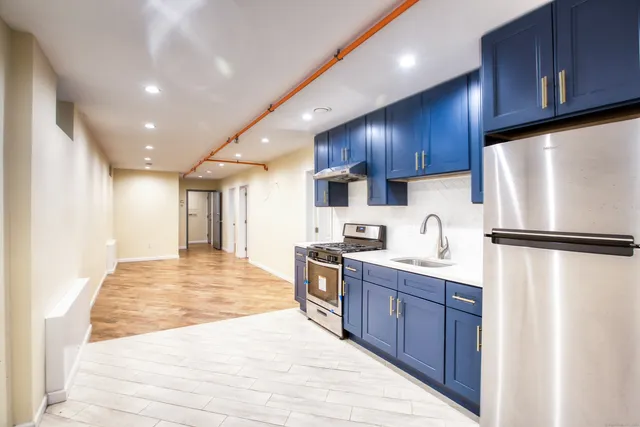 $1,300 | 247 Willow Street, Waterbury, CT 06710