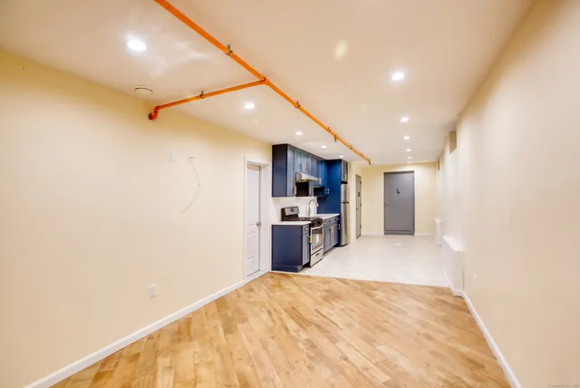 $1,300 | 247 Willow Street, Waterbury, CT 06710