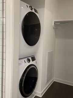 a close up view of a washer and dryer