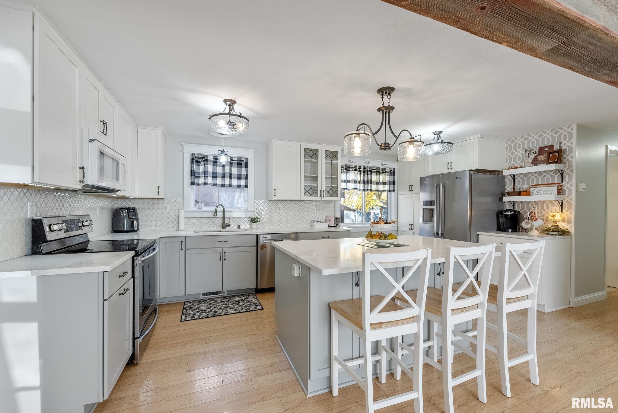 409 2nd Avenue Hampton, IL 61256 - Photo 3 of 28